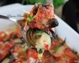 Melanzane alla pizzaiola filanti e saporite, un piatto che conquista al primo assaggio.