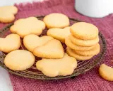 Biscotti classici a forma di cuore e fiore, perfetti per ogni occasione. Una deliziosa ricetta da provare subito!