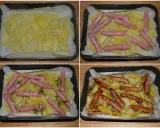 Salsiccia e patate al forno: patate tagliate e disposte in teglia, poi ricoperte da salsicce, rosmarino e spezie, infine cotte fino a doratura.