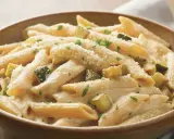 Penne cremose con zucchine e parmigiano, un piatto semplice e gustoso.